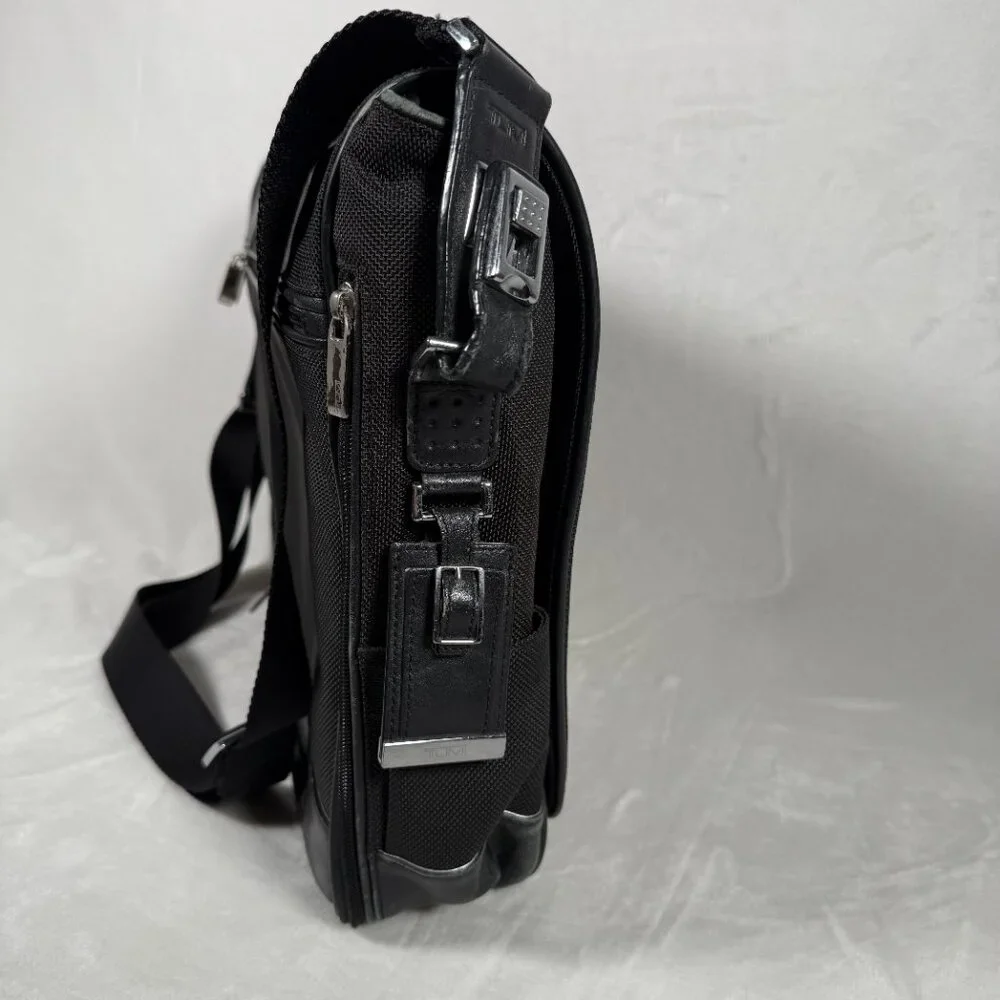 TUMI Spirit of Imagination Messenger Bag Nylon Leather Laptop Organizer 23671D